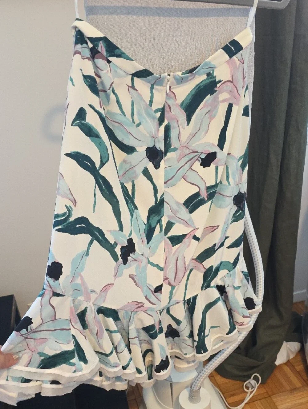 Tory Burch pleated line